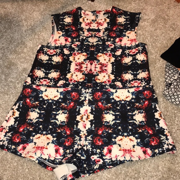 Romper - Picture 2 of 4